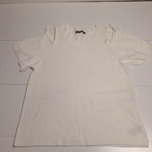 89th & madison white knit short sleeve cold shoulder bow top.  Medium